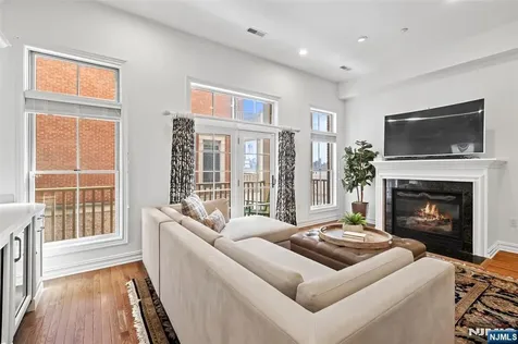 36 Regency Place Weehawken NJ 07086