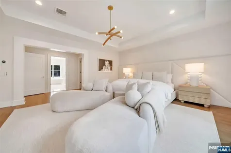 89 Depeyster Avenue Tenafly NJ 07670