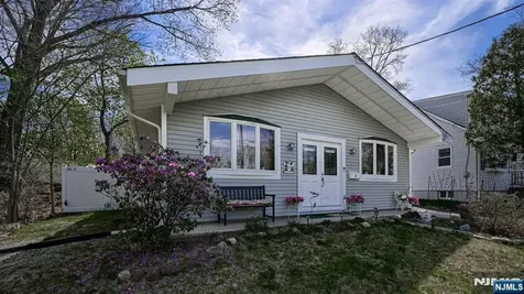 16 Forest Terrace Wayne NJ 07470
