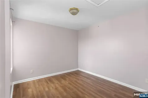 133 Maple Avenue East Orange NJ 07017