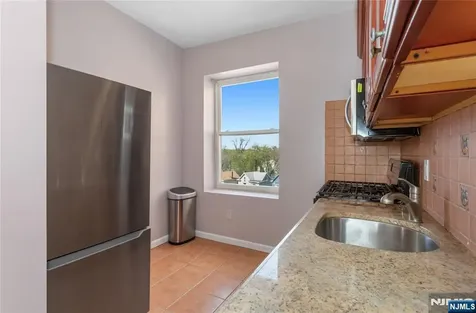 133 Maple Avenue East Orange NJ 07017