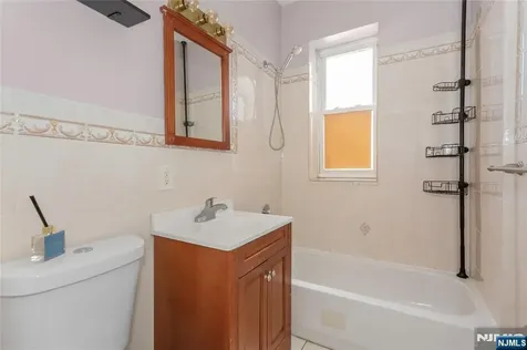 133 Maple Avenue East Orange NJ 07017