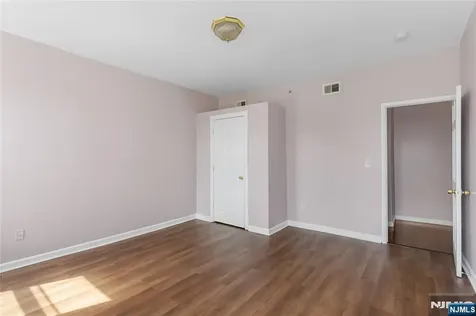 133 Maple Avenue East Orange NJ 07017