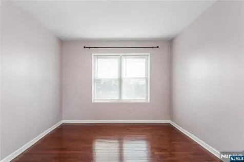 133 Maple Avenue East Orange NJ 07017