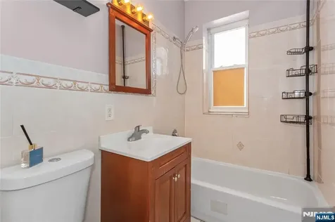 133 Maple Avenue East Orange NJ 07017