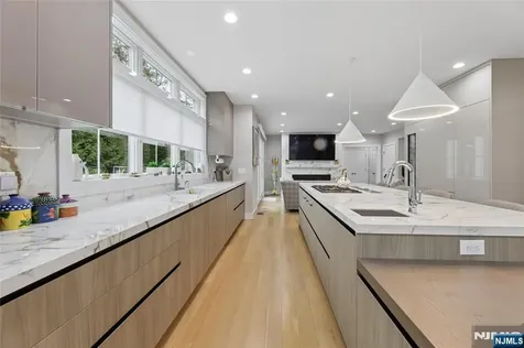 31 Engleside Street Cresskill NJ 07626