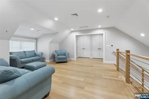 31 Engleside Street Cresskill NJ 07626
