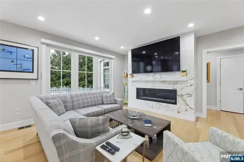 31 Engleside Street Cresskill NJ 07626