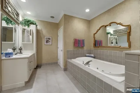 278 Hampshire Ridge Park Ridge NJ 07656