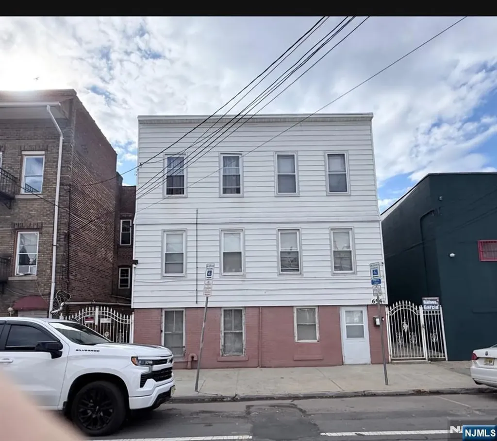 656 N 5th Street Newark NJ 07107