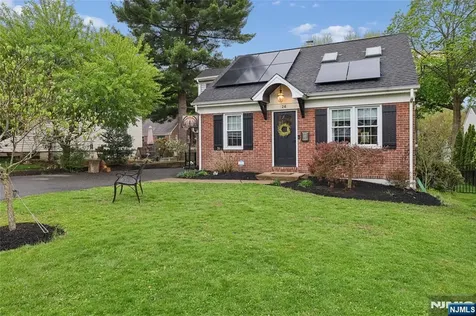 24 N Crest Drive Cresskill NJ 07626