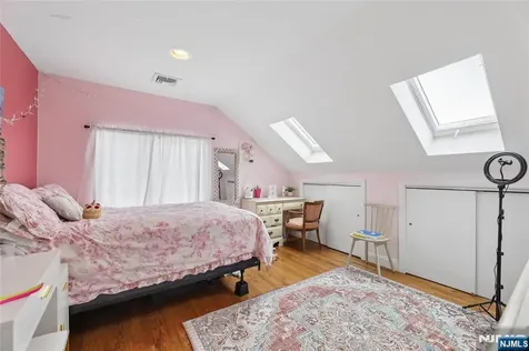 24 N Crest Drive Cresskill NJ 07626