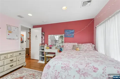 24 N Crest Drive Cresskill NJ 07626