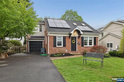 24 N Crest Drive Cresskill NJ 07626