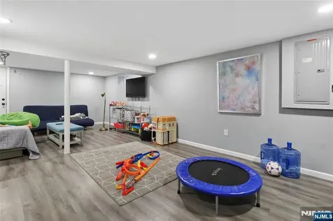 24 N Crest Drive Cresskill NJ 07626