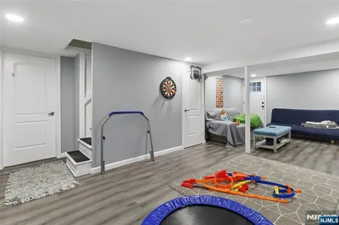 24 N Crest Drive Cresskill NJ 07626