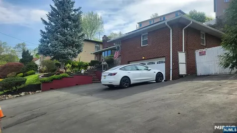 468 Oak Street Ridgefield NJ 07657