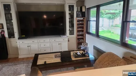 468 Oak Street Ridgefield NJ 07657