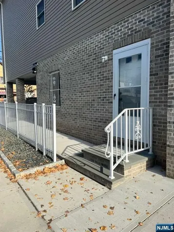 66 Delaware Street Elizabeth NJ 07206