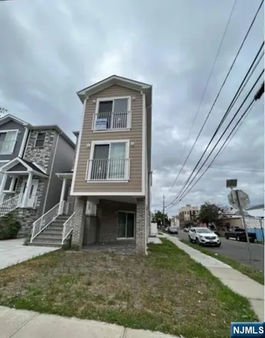 66 Delaware Street Elizabeth NJ 07206