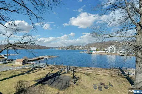 32 Mcnabb Road Jefferson Township NJ 07849