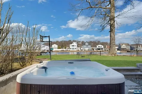 32 Mcnabb Road Jefferson Township NJ 07849