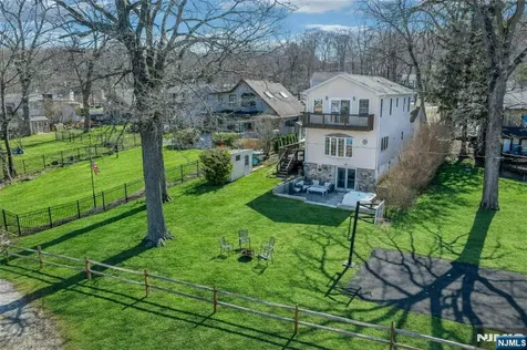 32 Mcnabb Road Jefferson Township NJ 07849