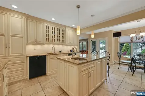 1334 Pennington Road Teaneck NJ 07666