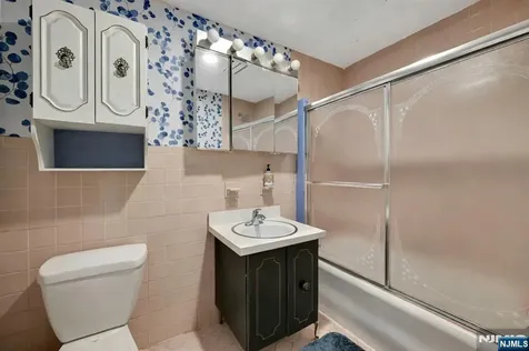 1334 Pennington Road Teaneck NJ 07666