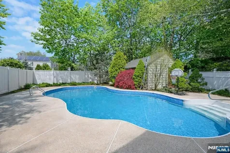 1334 Pennington Road Teaneck NJ 07666