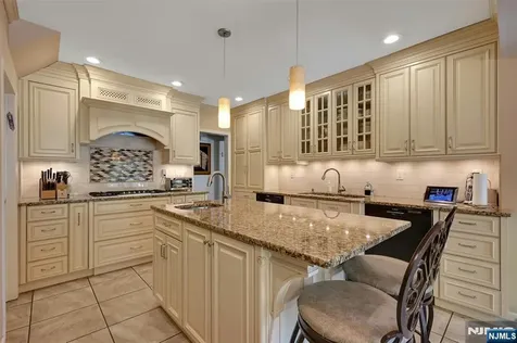 1334 Pennington Road Teaneck NJ 07666