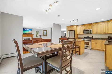 4 Maple Avenue Waldwick NJ 07463