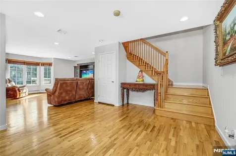 4 Maple Avenue Waldwick NJ 07463