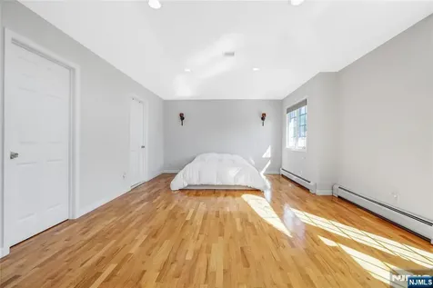 4 Maple Avenue Waldwick NJ 07463