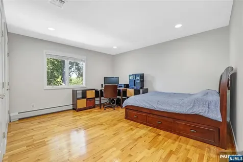 4 Maple Avenue Waldwick NJ 07463