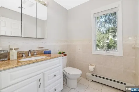 4 Maple Avenue Waldwick NJ 07463