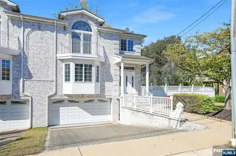 4 Maple Avenue Waldwick NJ 07463