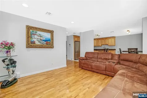 4 Maple Avenue Waldwick NJ 07463