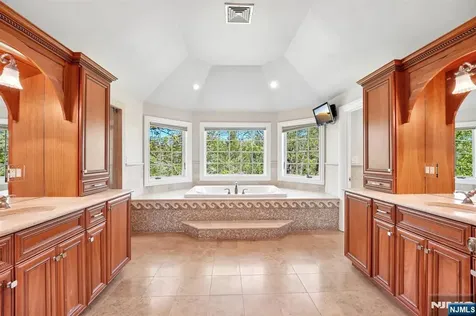 554 Hampton Hill Road Franklin Lakes NJ 07417