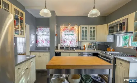 383 Park Avenue Rutherford NJ 07070