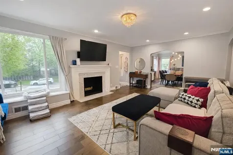 103 E Cedar Lane Teaneck NJ 07666