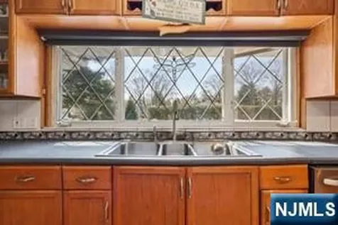 22 John Circle Norwood NJ 07648