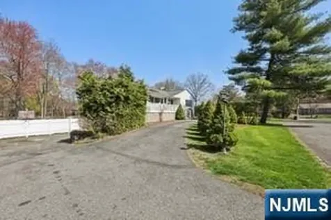 22 John Circle Norwood NJ 07648