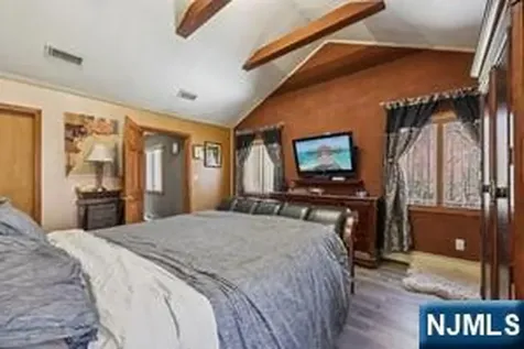 22 John Circle Norwood NJ 07648