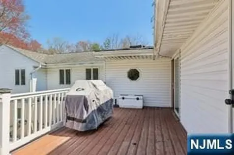 22 John Circle Norwood NJ 07648