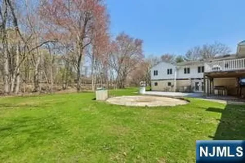22 John Circle Norwood NJ 07648