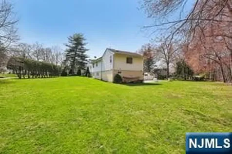 22 John Circle Norwood NJ 07648