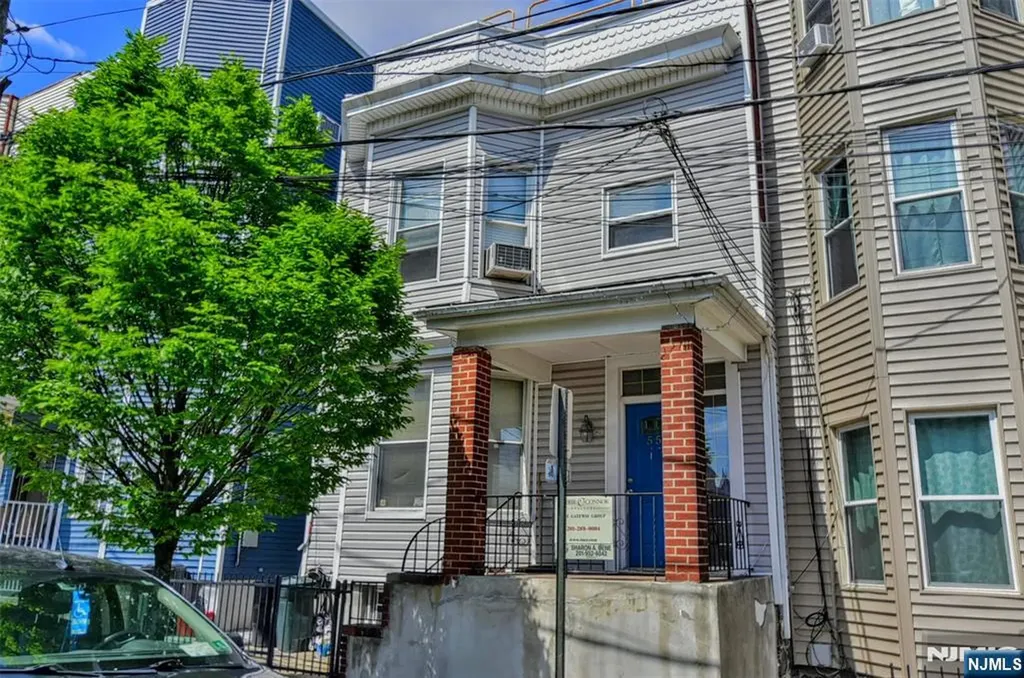 557 Hudson Avenue Weehawken NJ 07086