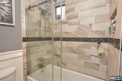 557 Hudson Avenue Weehawken NJ 07086