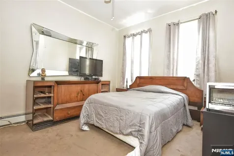 557 Hudson Avenue Weehawken NJ 07086